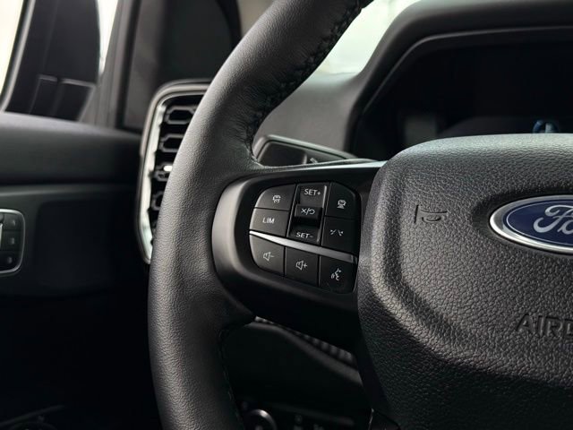 Used 2025 Ford Ranger Lariat w/ Black Appearance Package image 12