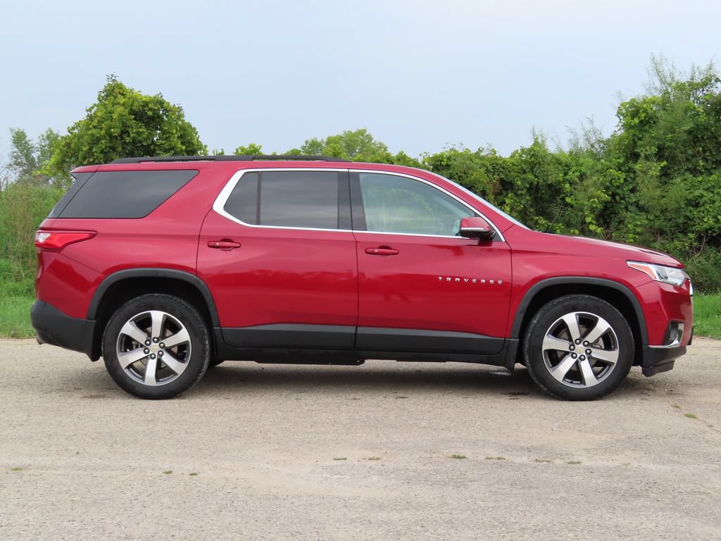 Used 2020 Chevrolet Traverse LT w/ LT Premium Package AWD/4WD image 2