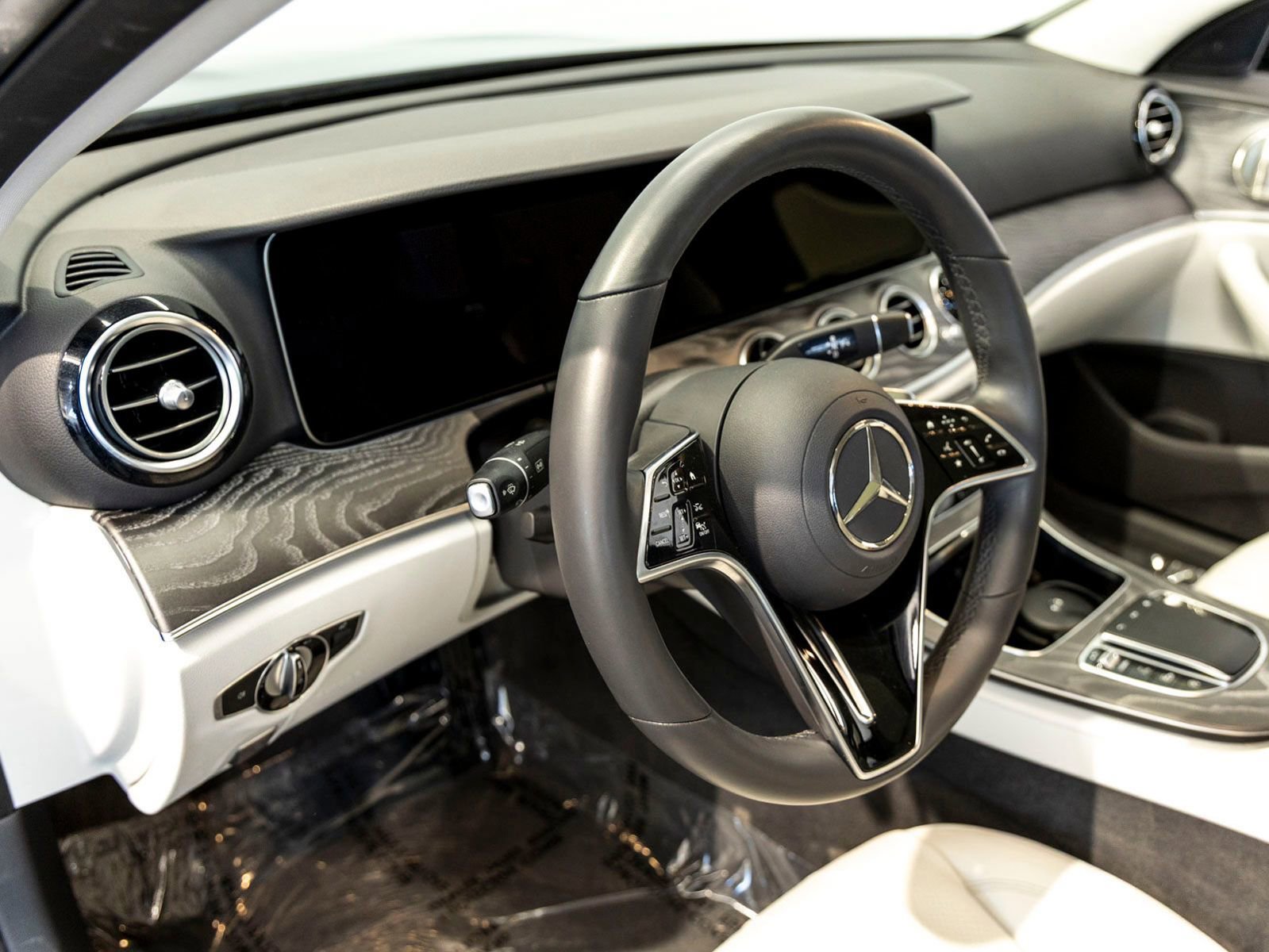 Used 2023 Mercedes-Benz E 350 Sedan image 16