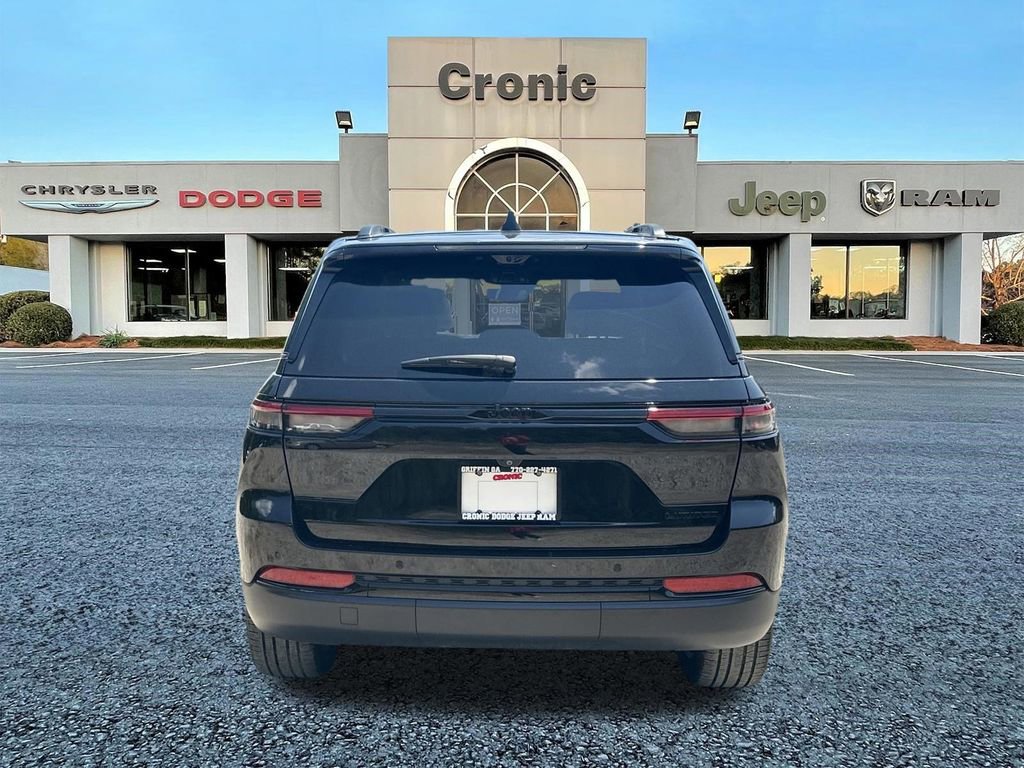 Used 2023 Jeep Grand Cherokee Limited w/ Luxury Tech Group II RWD image 4