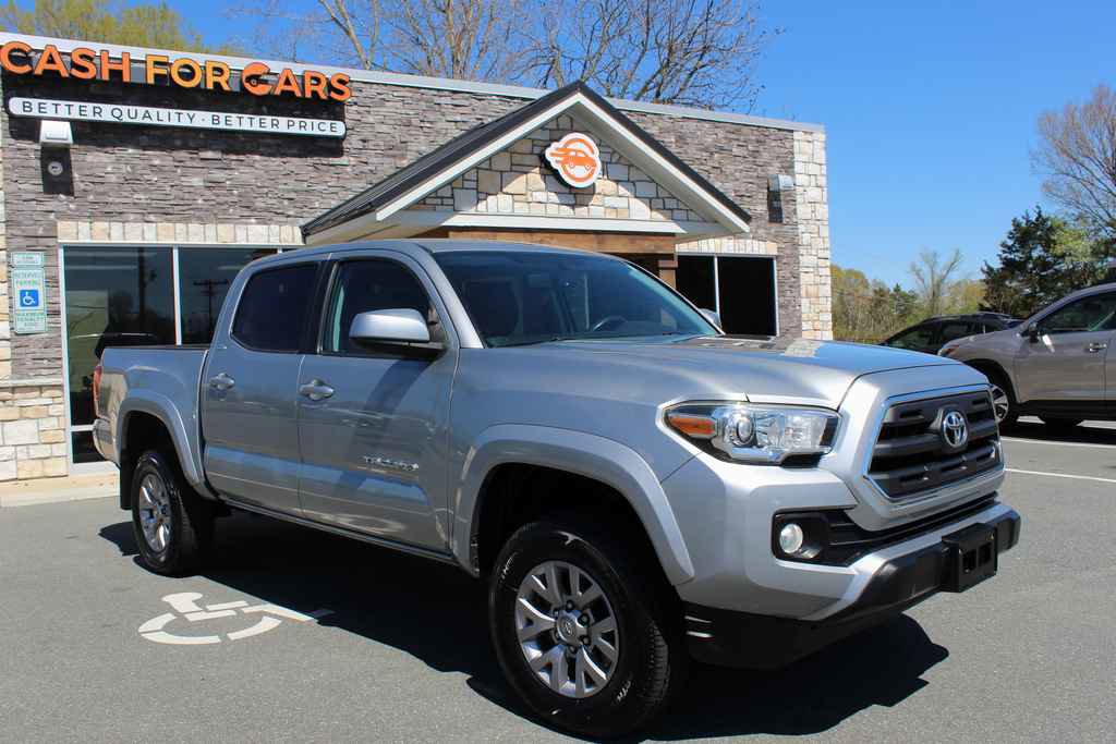 Used 2016 Toyota Tacoma SR5 w/ SR5 Appearance Package (SN) image 3