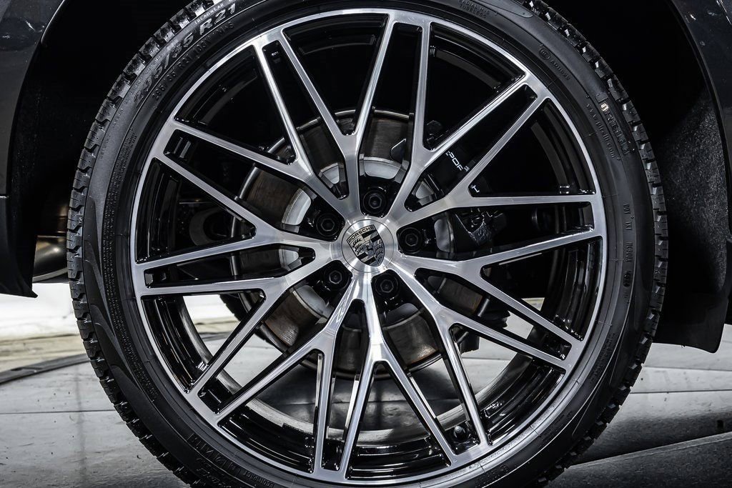 Certified 2025 Porsche Macan image 23
