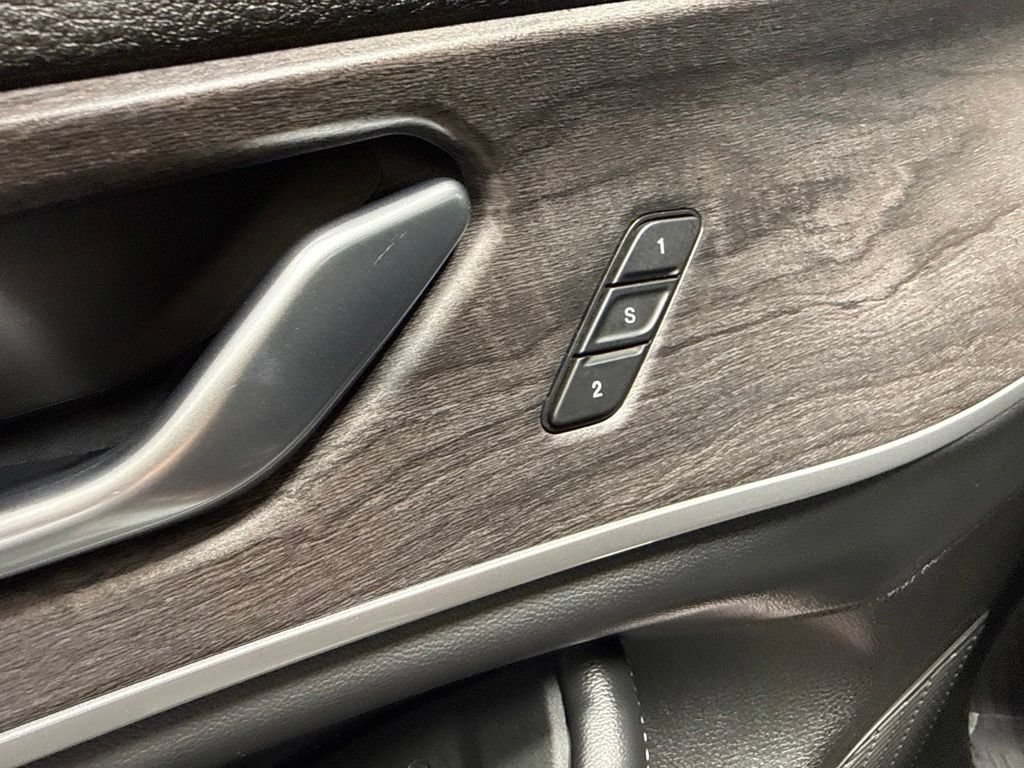 Used 2022 Jeep Grand Cherokee Limited AWD/4WD image 16