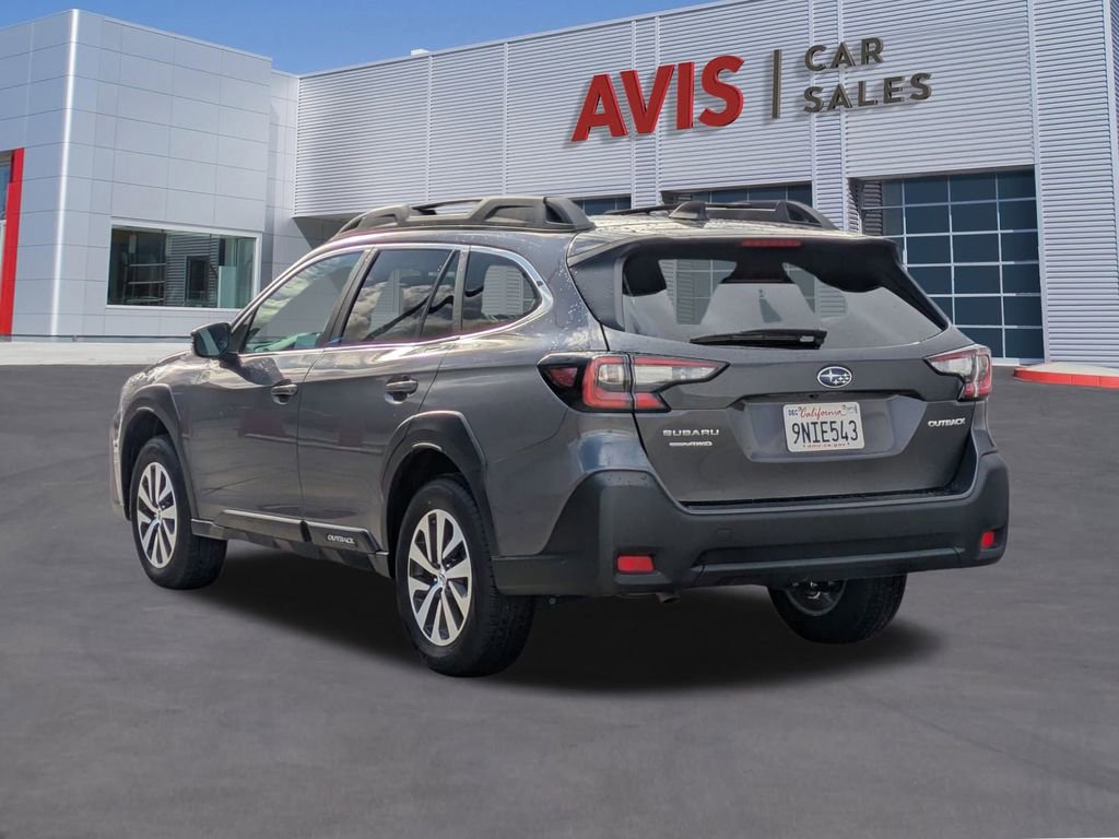 Used 2025 Subaru Outback Premium image 9