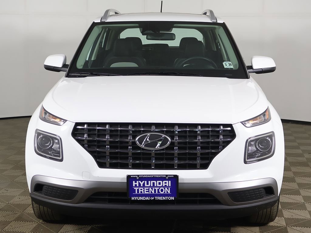 Certified 2024 Hyundai Venue SEL FWD image 10