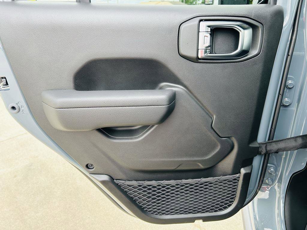 New 2025 Jeep Gladiator Rubicon image 23