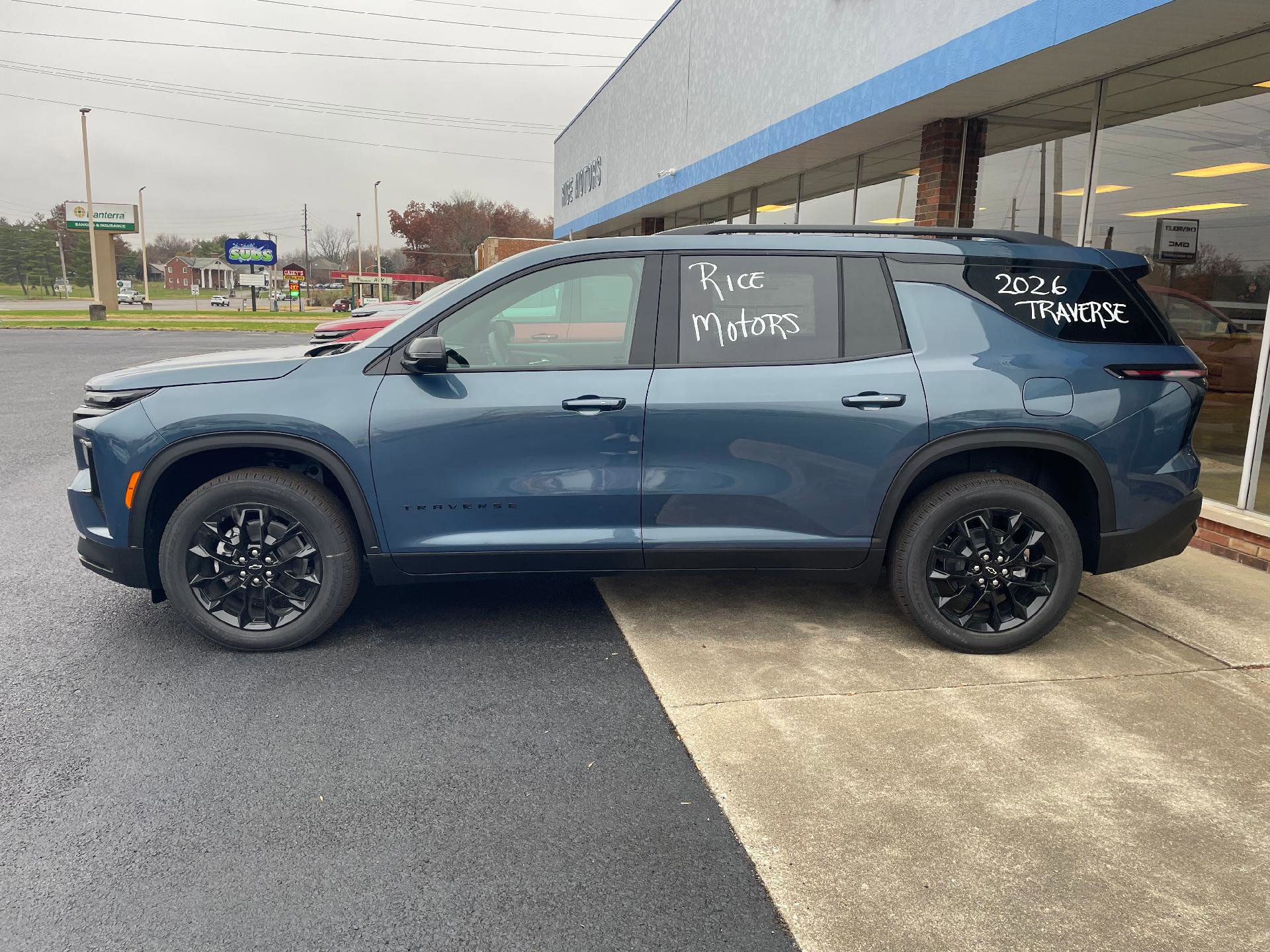 New 2026 Chevrolet Traverse LT w/ Midnight/Sport Edition image 2