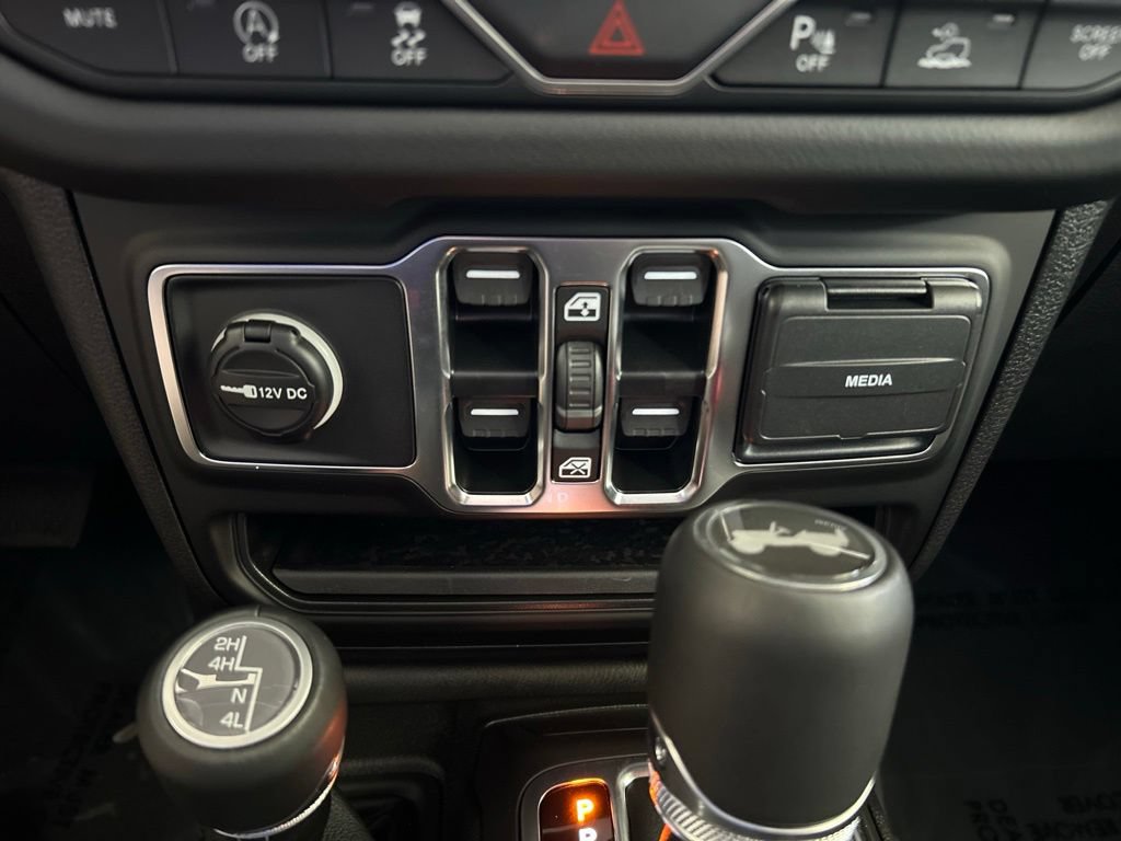 Used 2025 Jeep Wrangler Unlimited Sahara AWD/4WD image 52