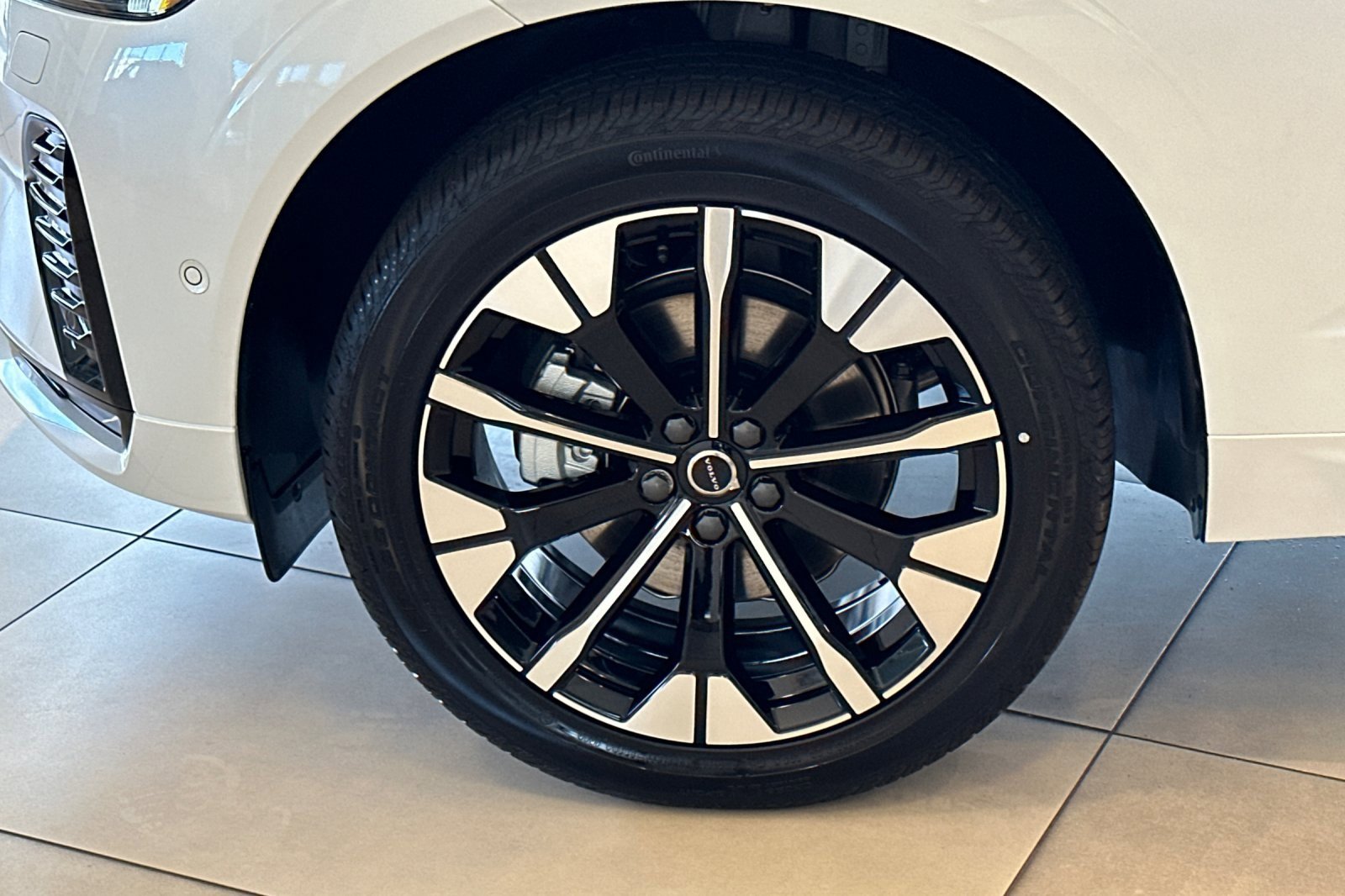 New 2026 Volvo XC60 B5 Plus w/ Protection Package Premier image 23