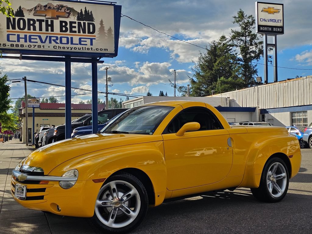 Used 2006 Chevrolet SSR w/ Preferred Equipment Group RWD image 3