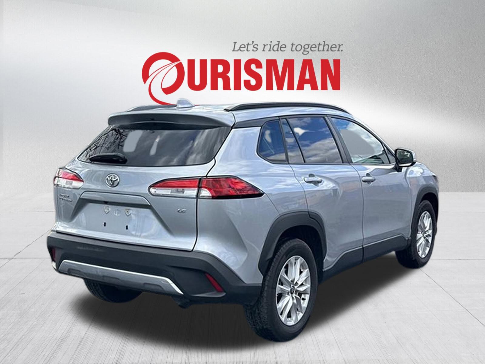 Used 2024 Toyota Corolla Cross LE image 2