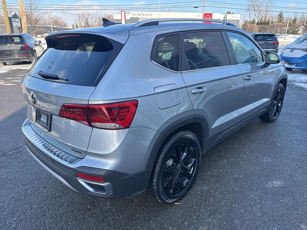 Certified 2022 Volkswagen Taos SE w/ Panoramic Sunroof Package image 4