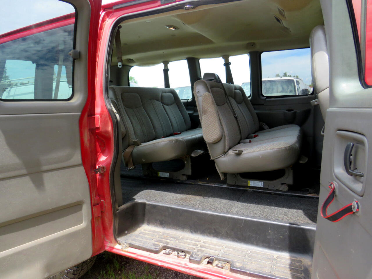 Used 2003 Chevrolet Express 2500 Passenger w/ LS Preferred Equipment Group image 12