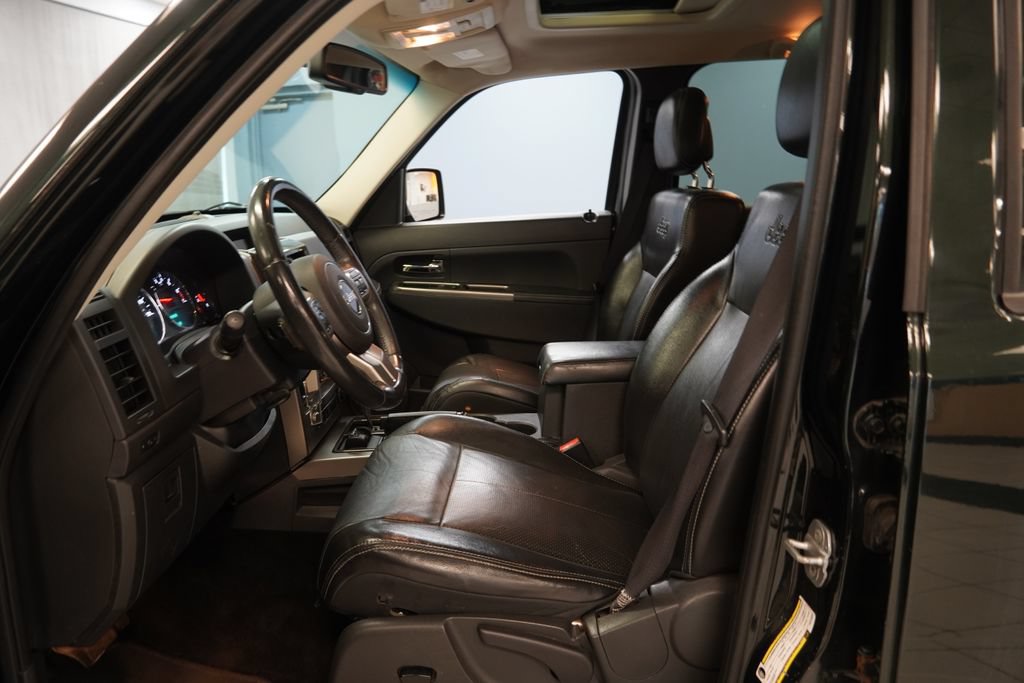 Used 2012 Jeep Liberty Limited Jet w/ Comfort/Convenience Group AWD/4WD image 6
