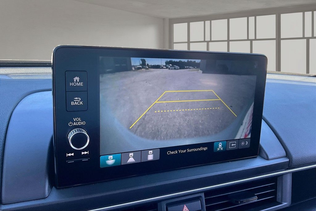 Used 2025 Honda Pilot Touring image 14