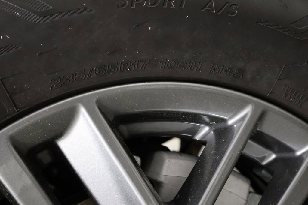 Used 2025 Nissan Rogue S image 41