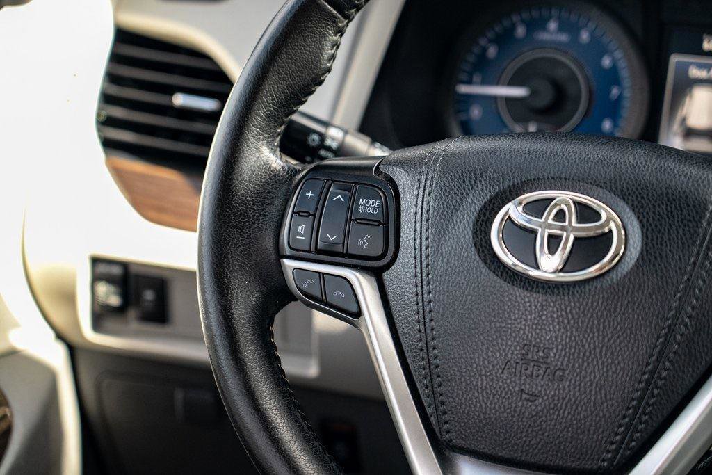 Used 2020 Toyota Sienna XLE FWD image 21
