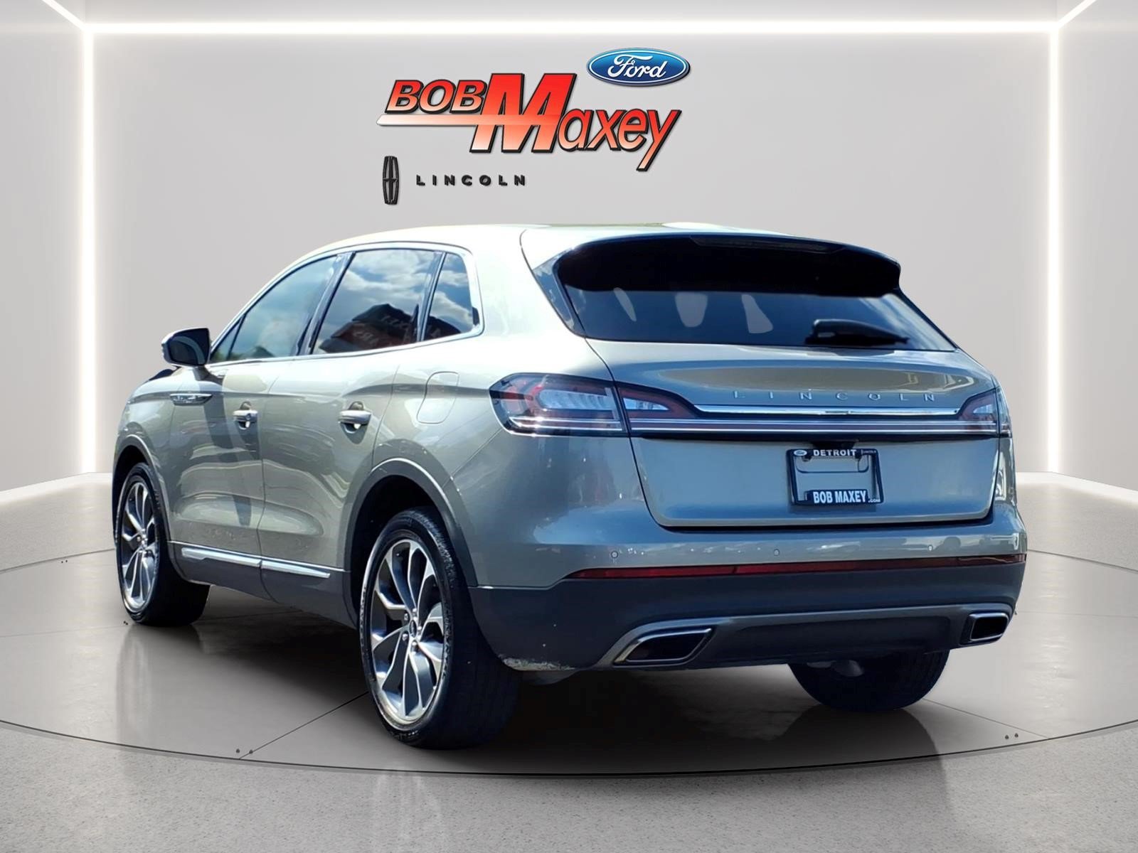 Used 2023 Lincoln Nautilus Reserve AWD/4WD image 6