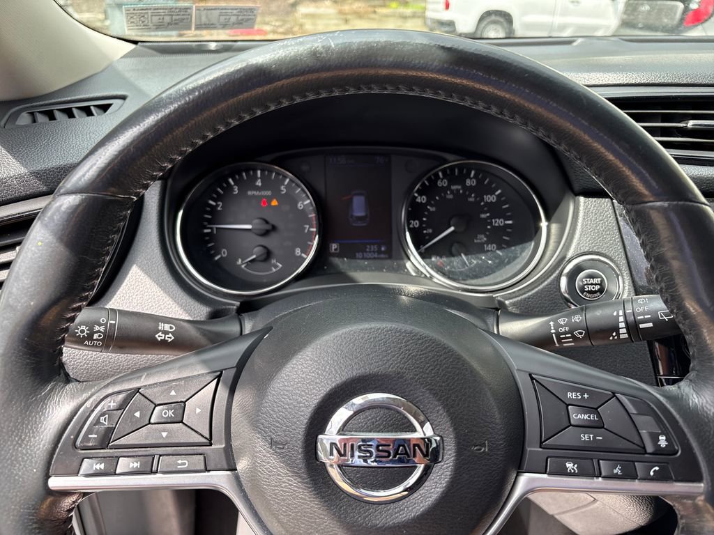 Used 2018 Nissan Rogue SV w/ Premium Package image 22