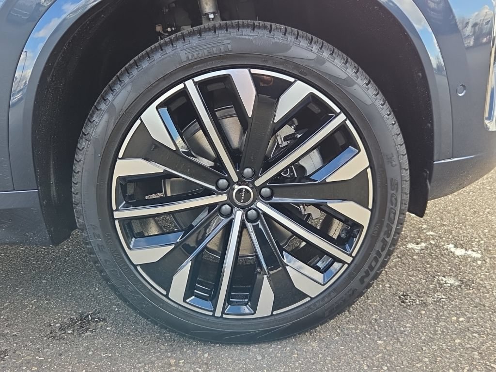 New 2026 Volvo XC90 B6 Plus w/ Protection Package Premier AWD/4WD image 10