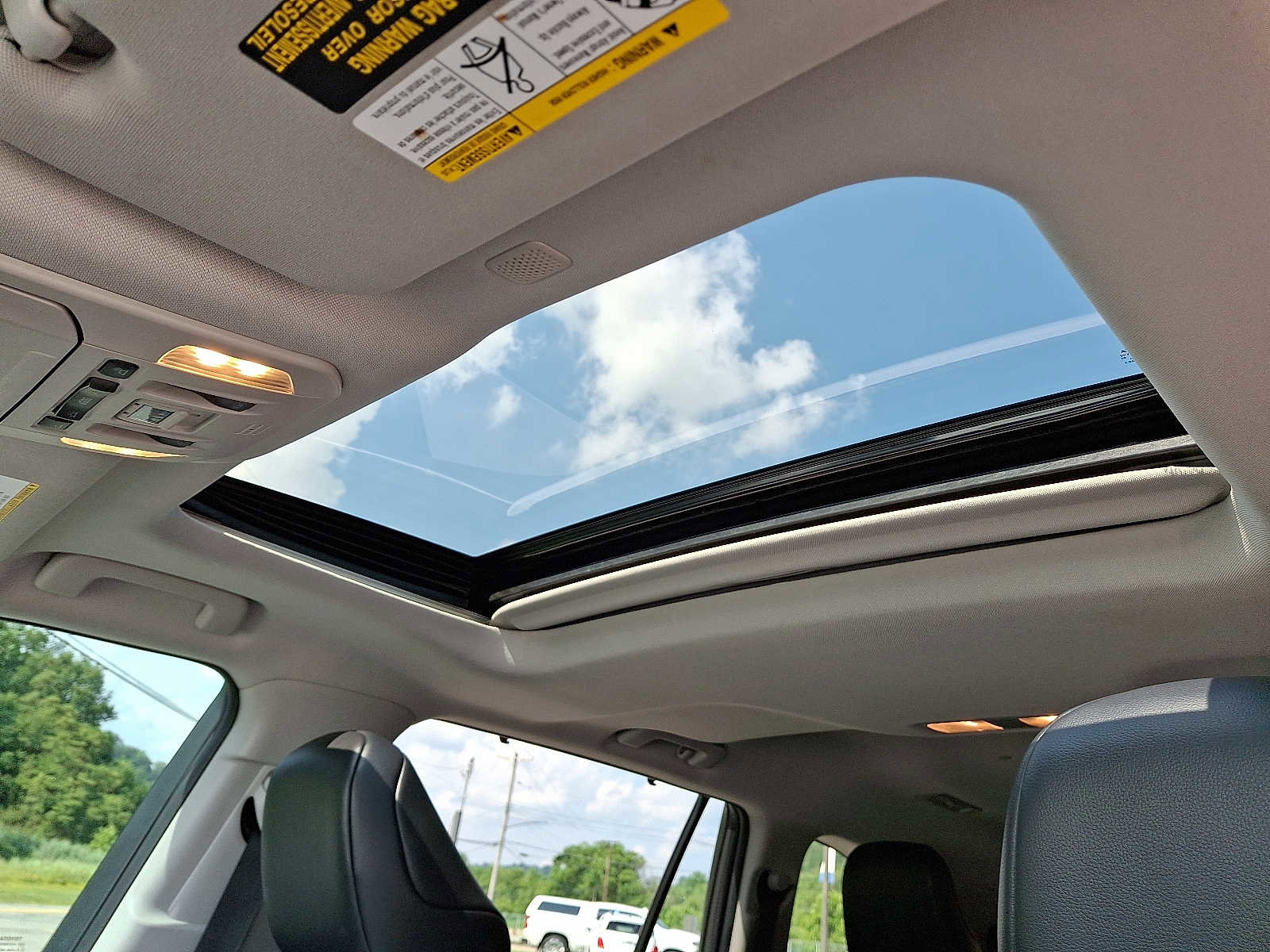 Used 2022 Toyota Highlander XLE image 17