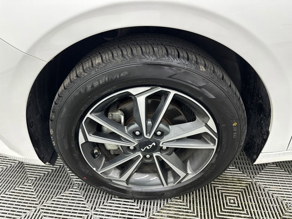 Used 2024 Kia Forte LXS image 11