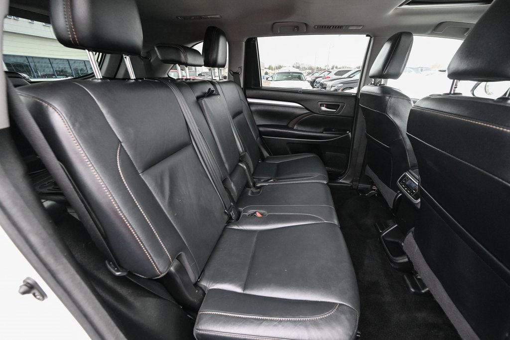 Used 2017 Toyota Highlander XLE image 28
