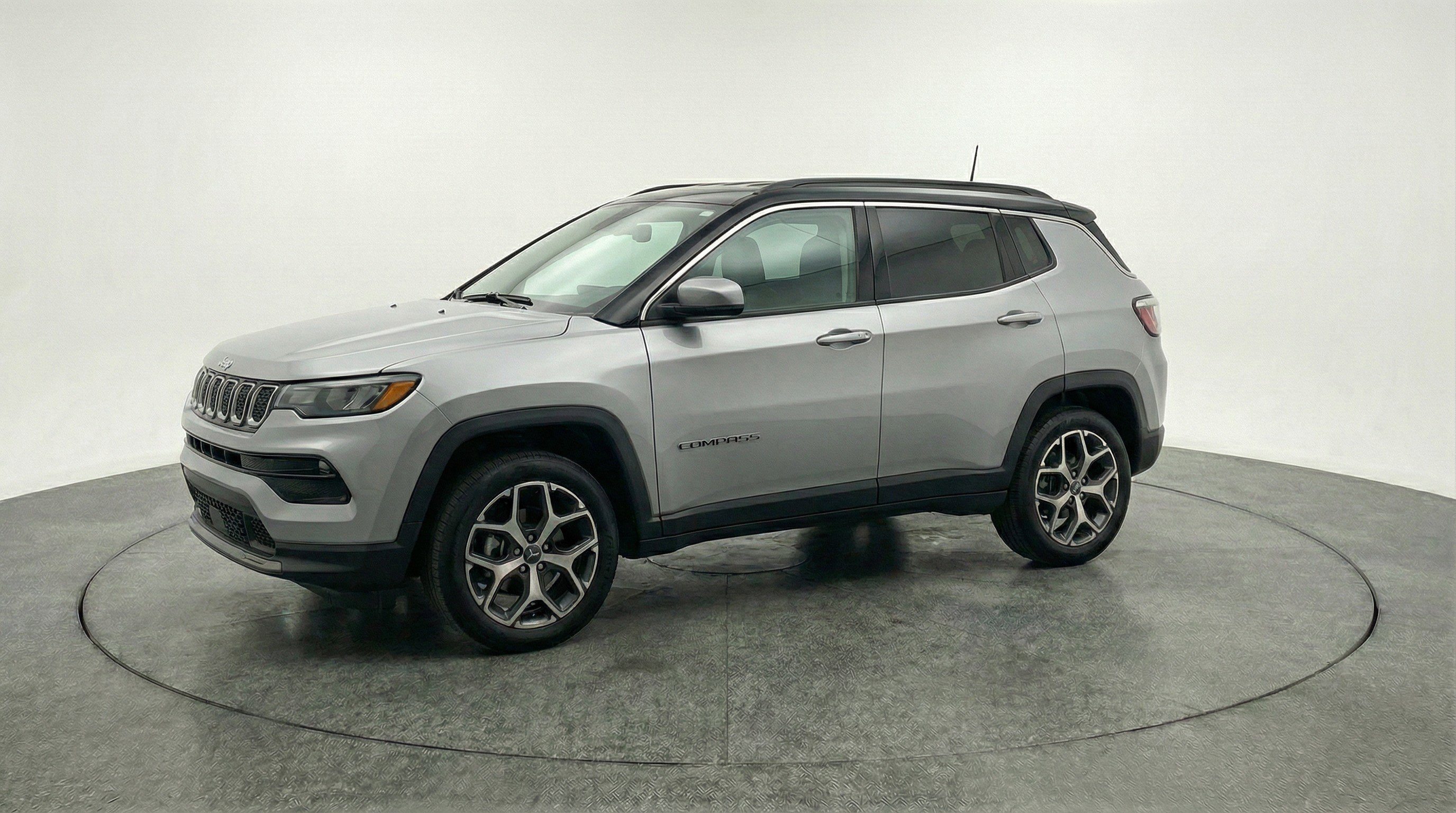 Used 2025 Jeep Compass Limited image 3