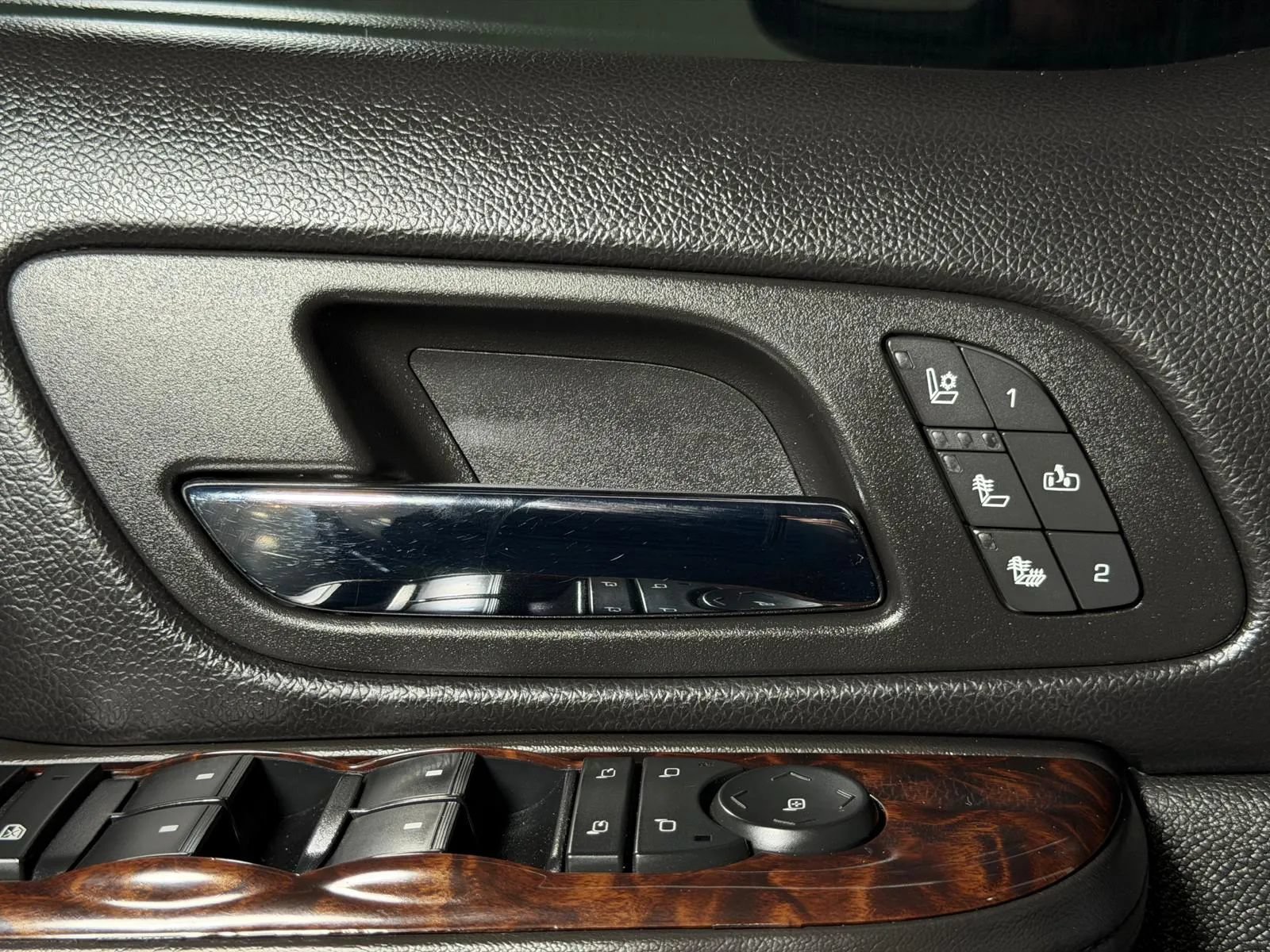 Used 2012 GMC Yukon XL Denali RWD image 31