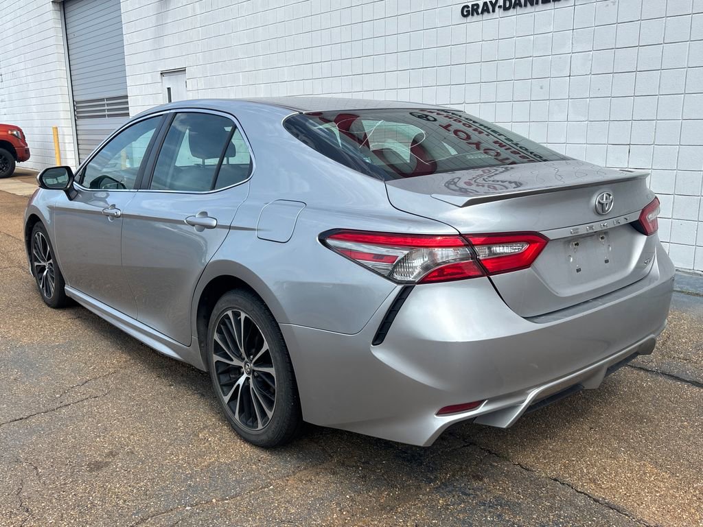 Used 2018 Toyota Camry SE FWD image 4