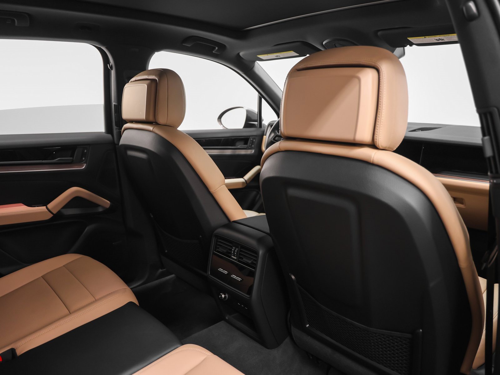 Used 2025 Porsche Cayenne image 25