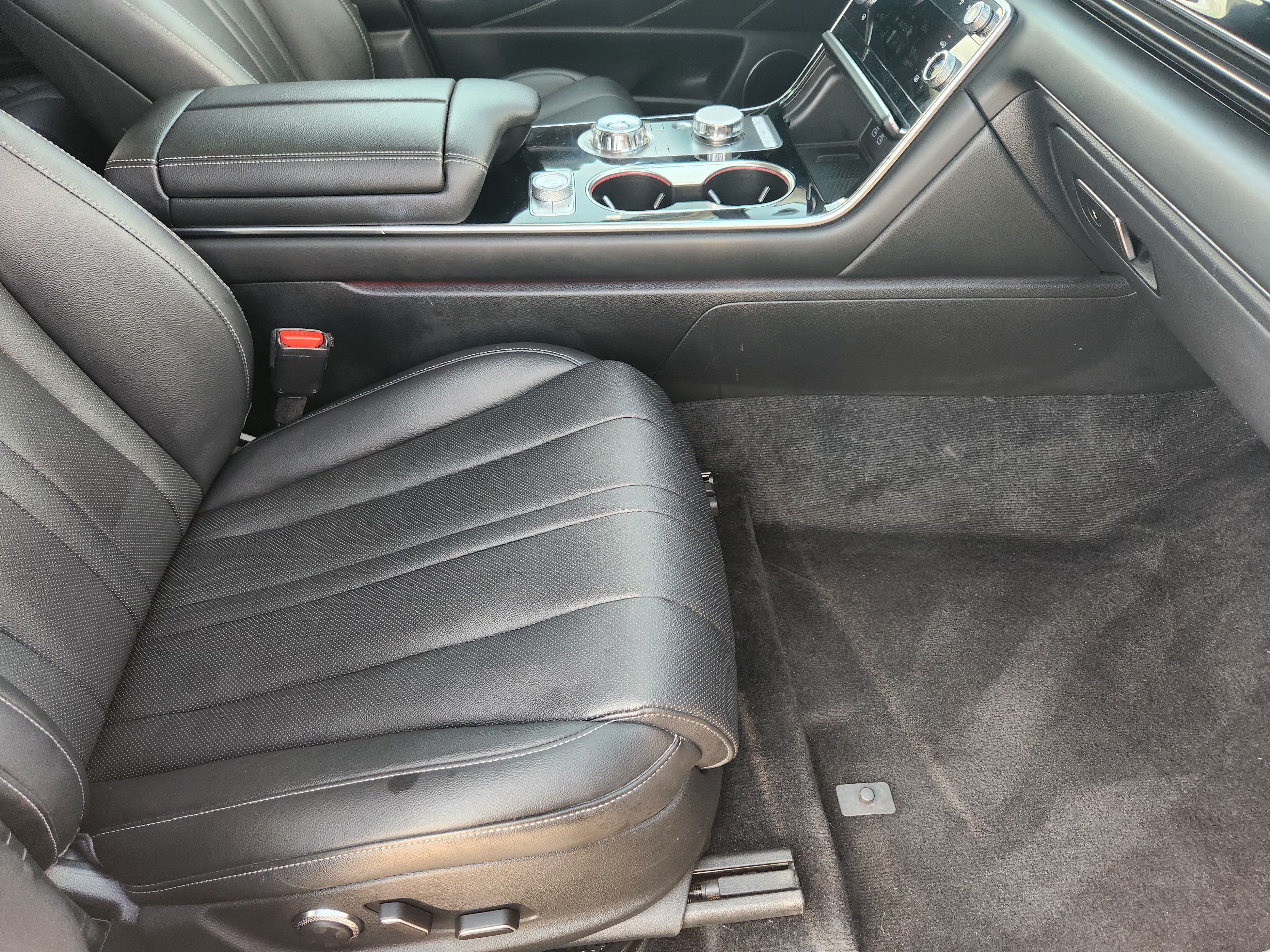 Used 2025 Genesis GV80 2.5T Standard AWD/4WD image 15