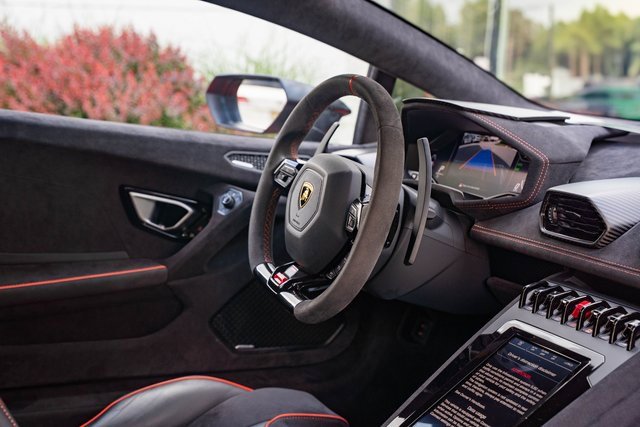 Used 2023 Lamborghini Huracan Sterrato image 40