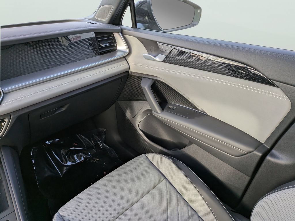 New 2026 Volkswagen Tiguan SE R-Line FWD image 13