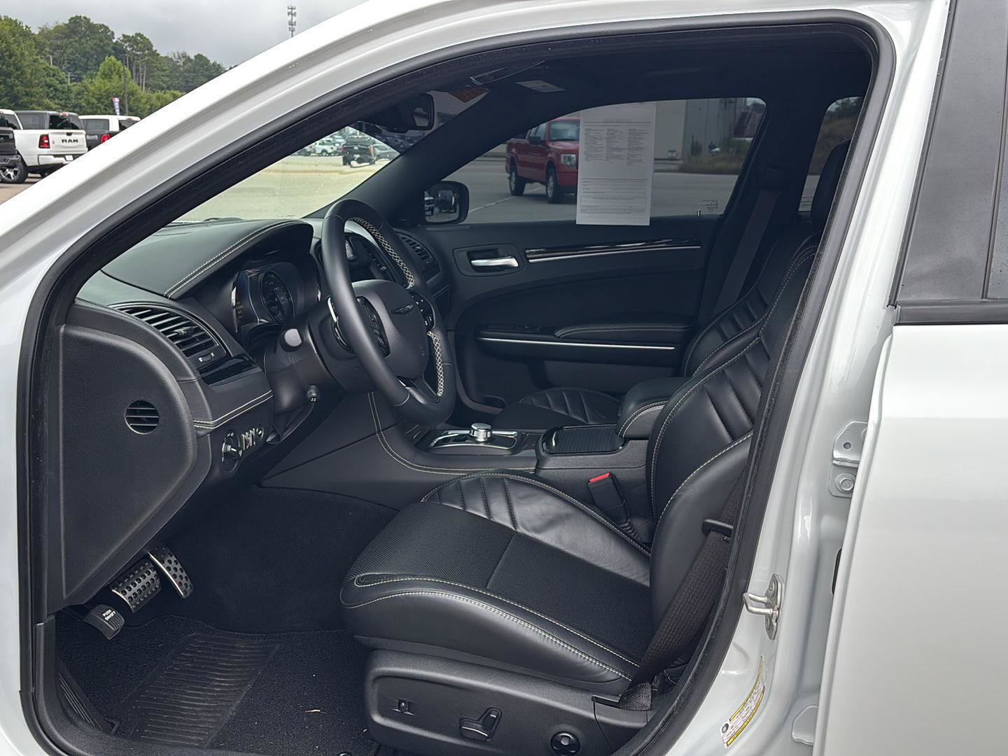 Used 2023 Chrysler 300 C RWD image 9