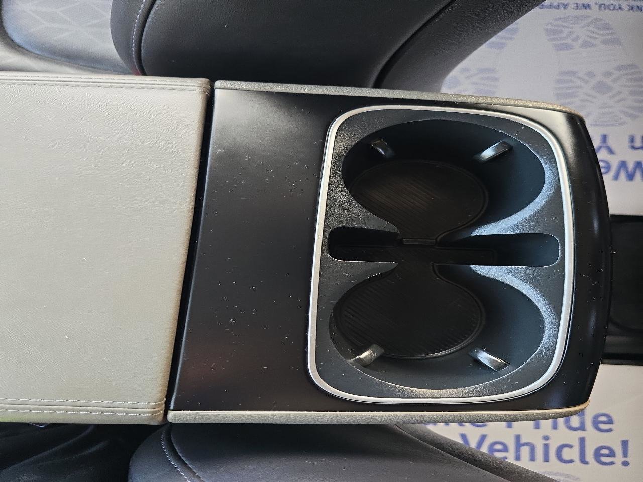 Used 2025 Kia Carnival FWD image 43