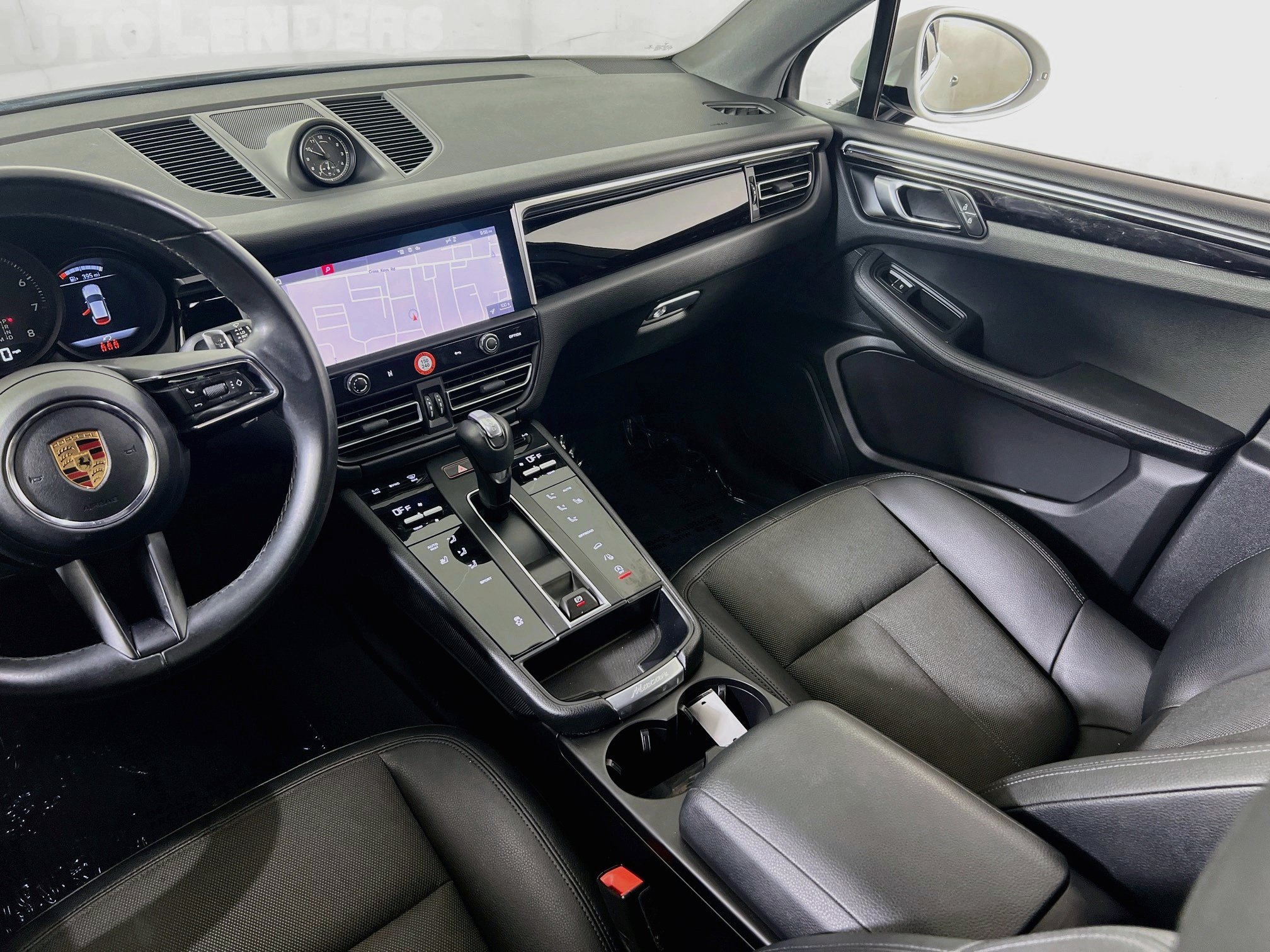 Used 2022 Porsche Macan AWD/4WD image 23