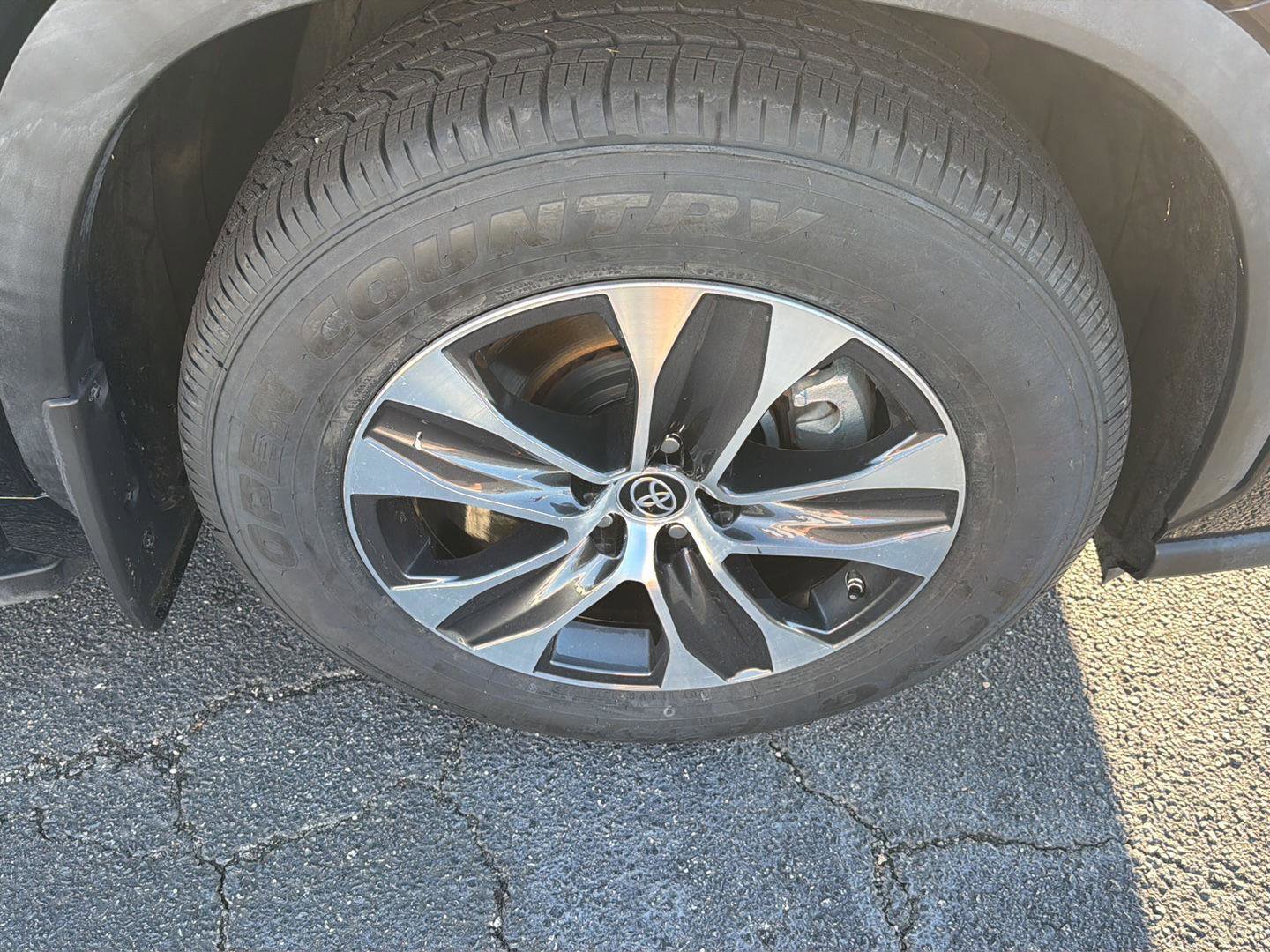 Used 2022 Toyota Highlander XLE FWD image 41