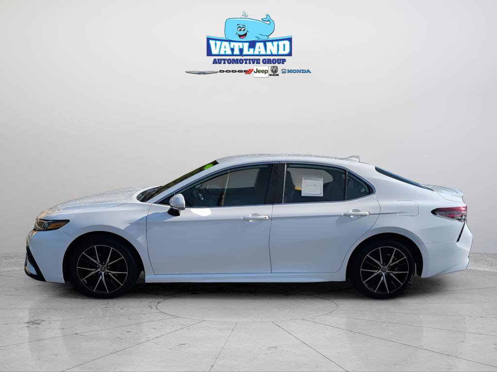 Used 2023 Toyota Camry SE image 2