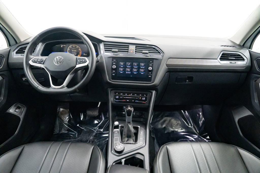 Used 2024 Volkswagen Tiguan SE image 9
