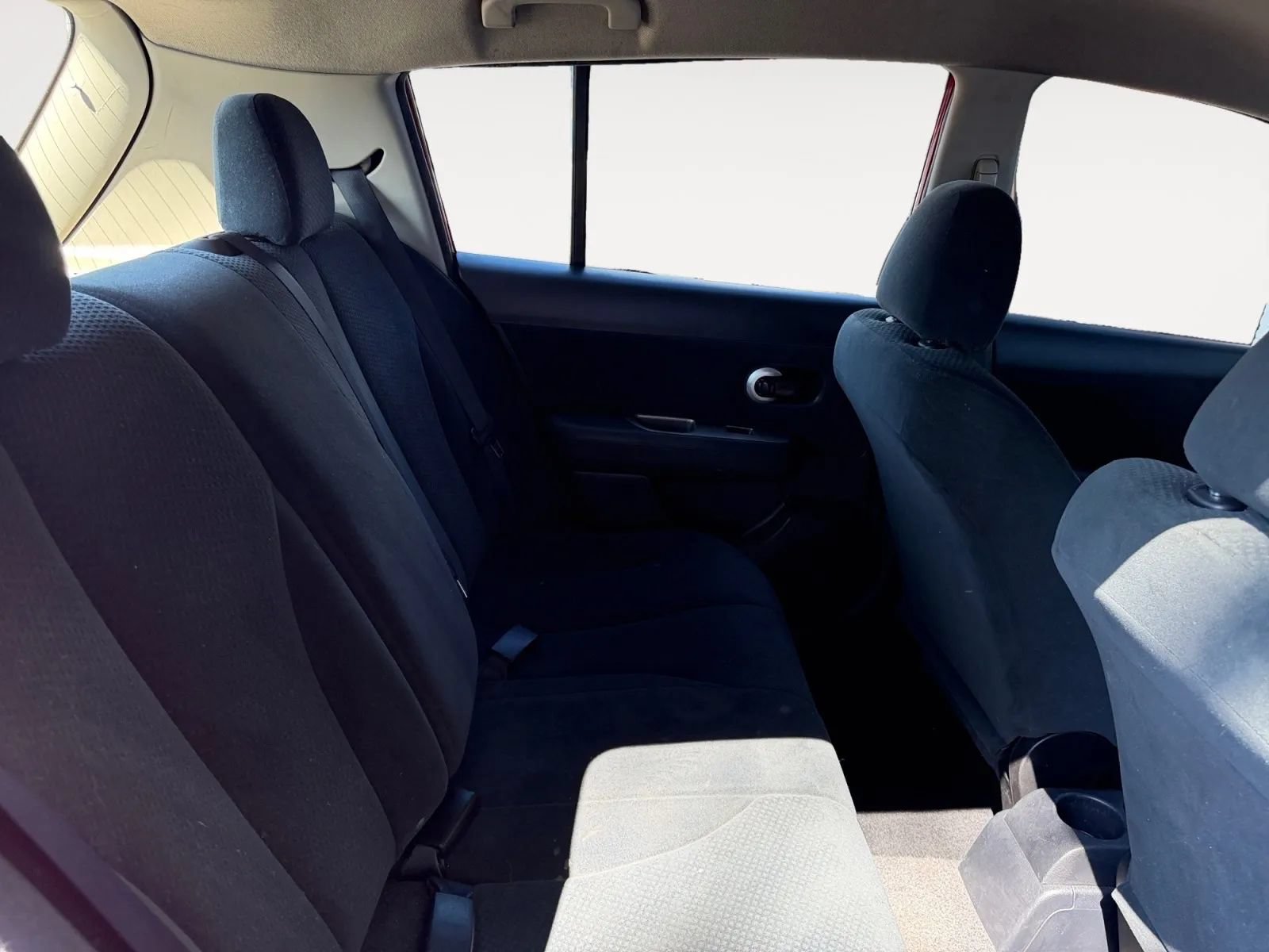 Used 2011 Nissan Versa 1.8 S FWD image 11
