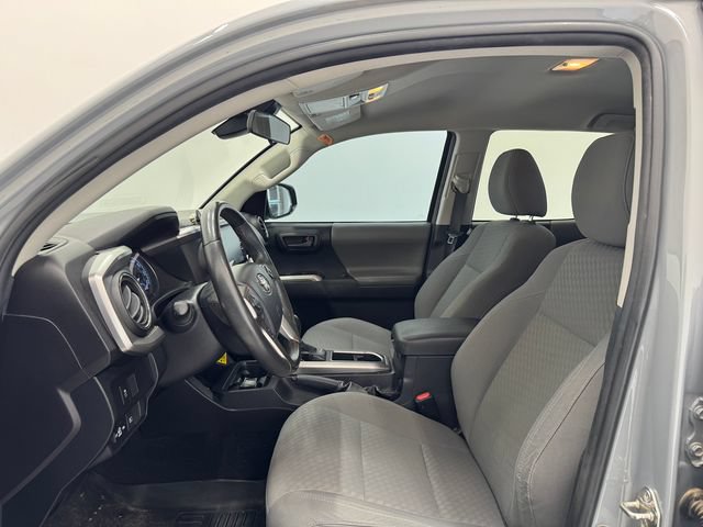 Used 2020 Toyota Tacoma SR5 w/ SR5 Appearance Package (SM) RWD image 17