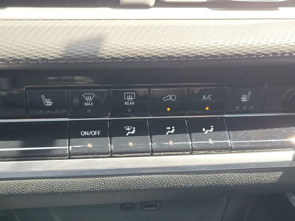 Used 2025 Chevrolet Equinox LT FWD image 30