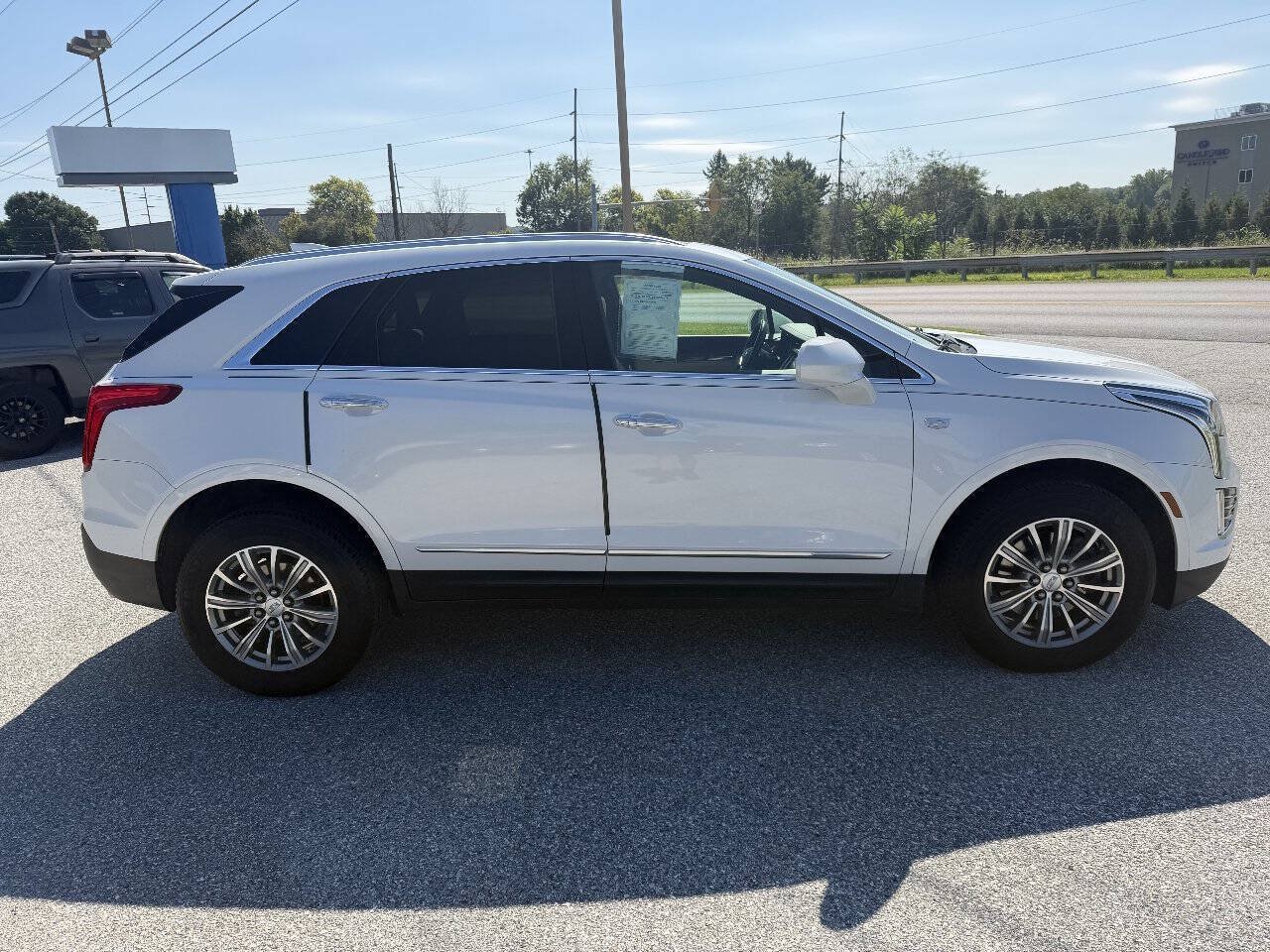Used 2018 Cadillac XT5 Luxury w/ Driver Awareness Package AWD/4WD image 5
