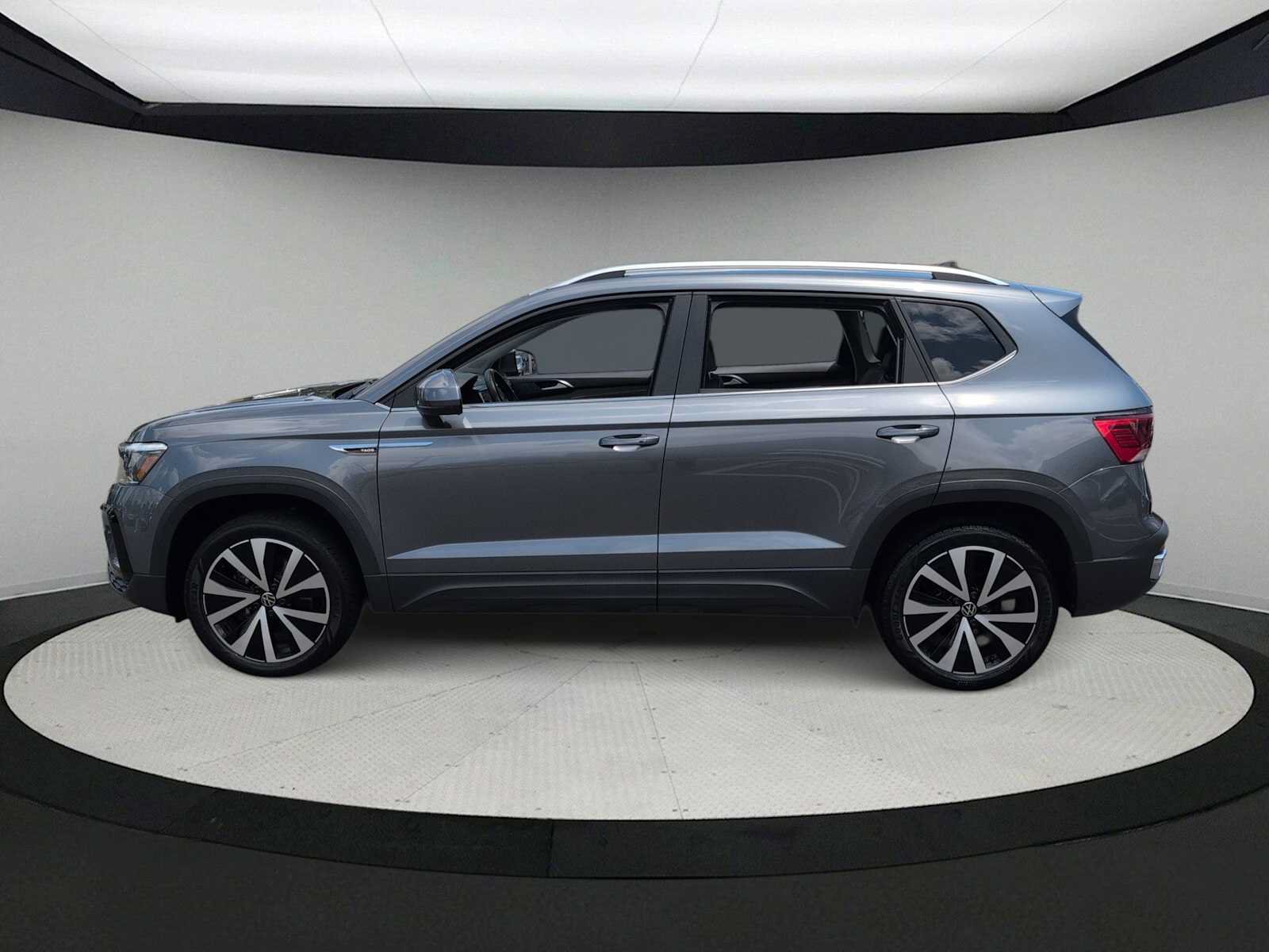 Used 2024 Volkswagen Taos SE FWD image 5