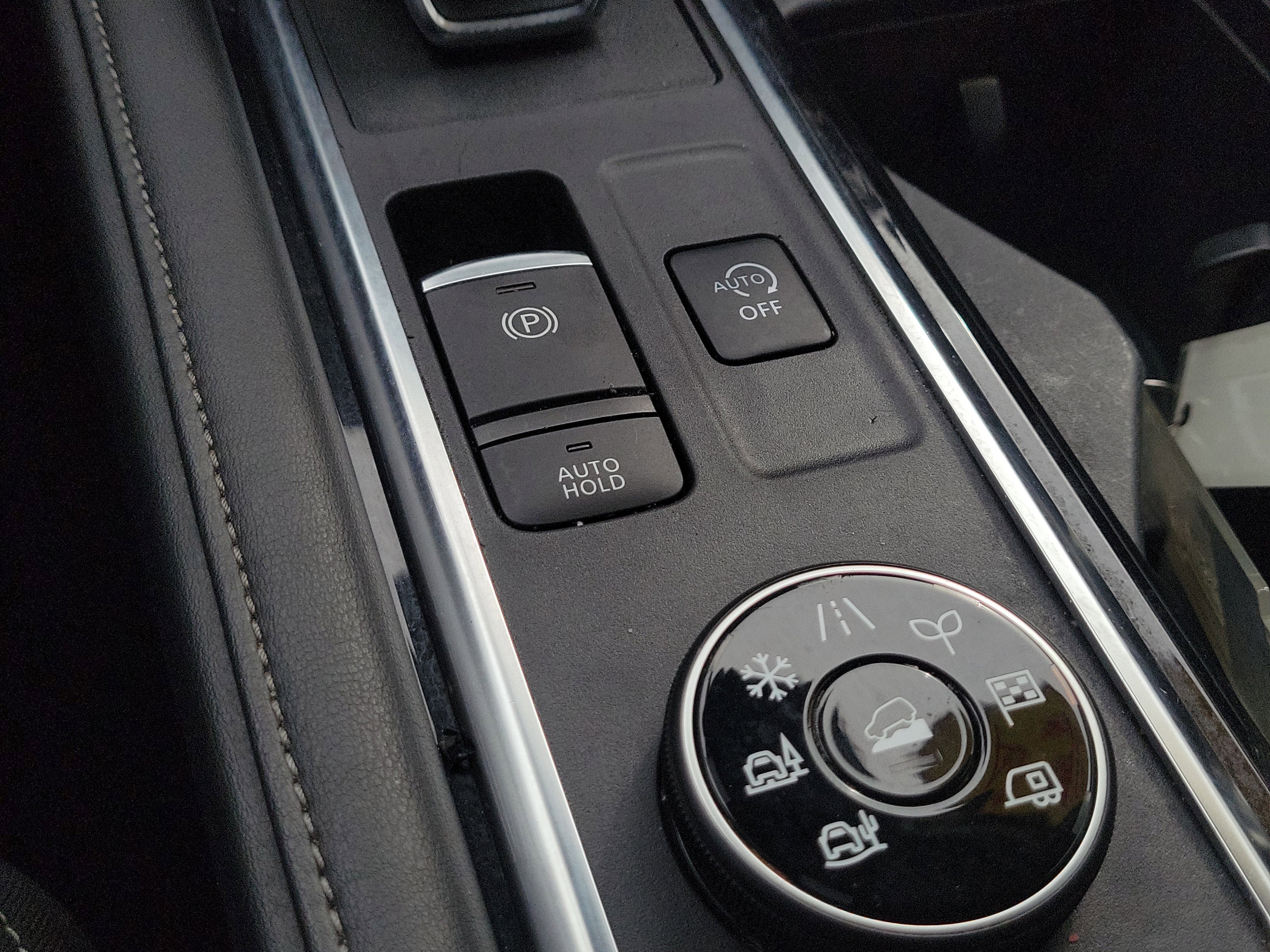 Used 2024 Nissan Pathfinder SV image 28