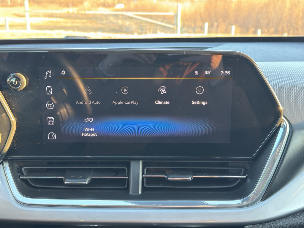 Used 2024 Chevrolet Trax LT w/ Sunroof Package image 23