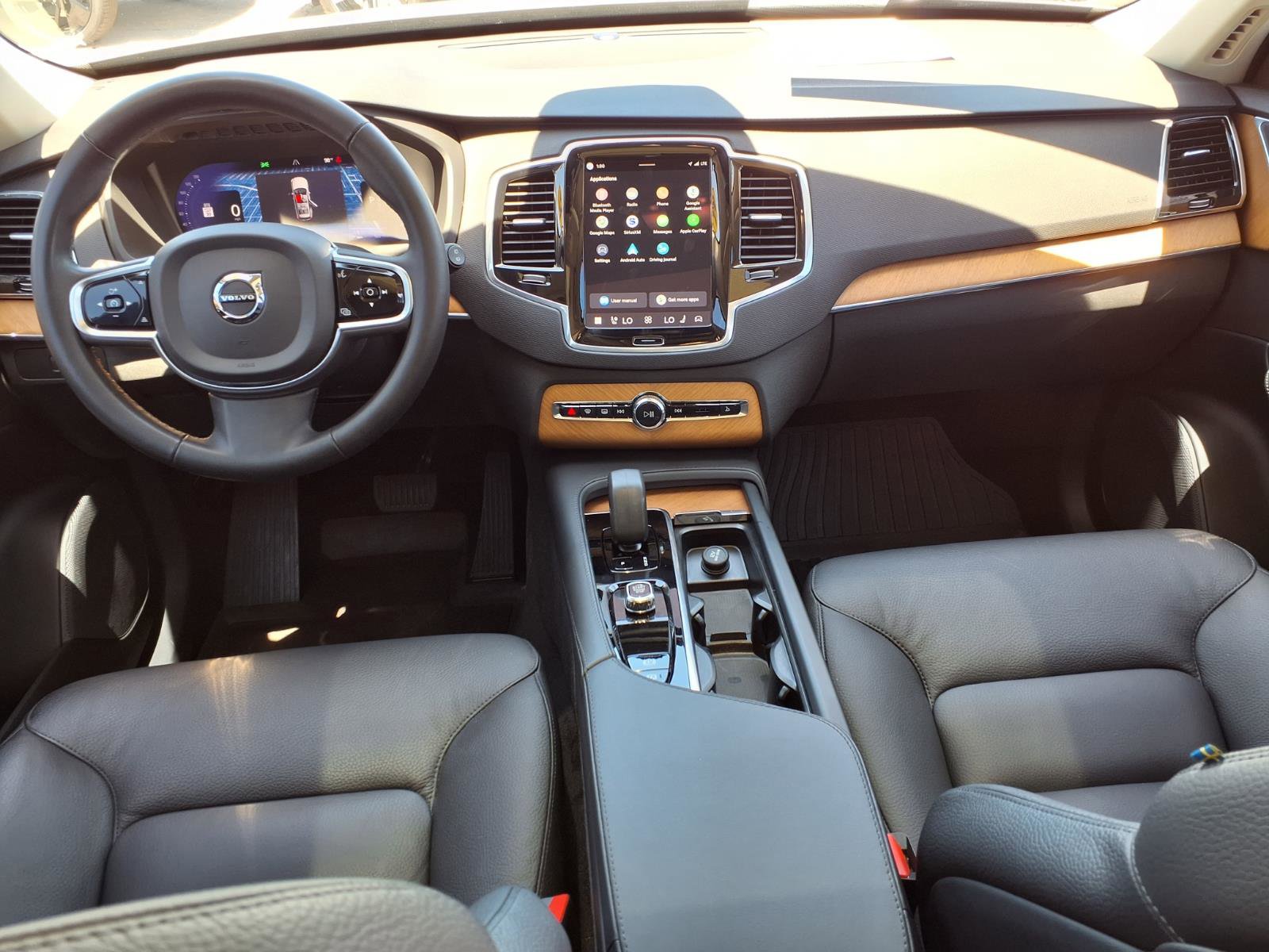 Certified 2024 Volvo XC90 B6 Plus image 17