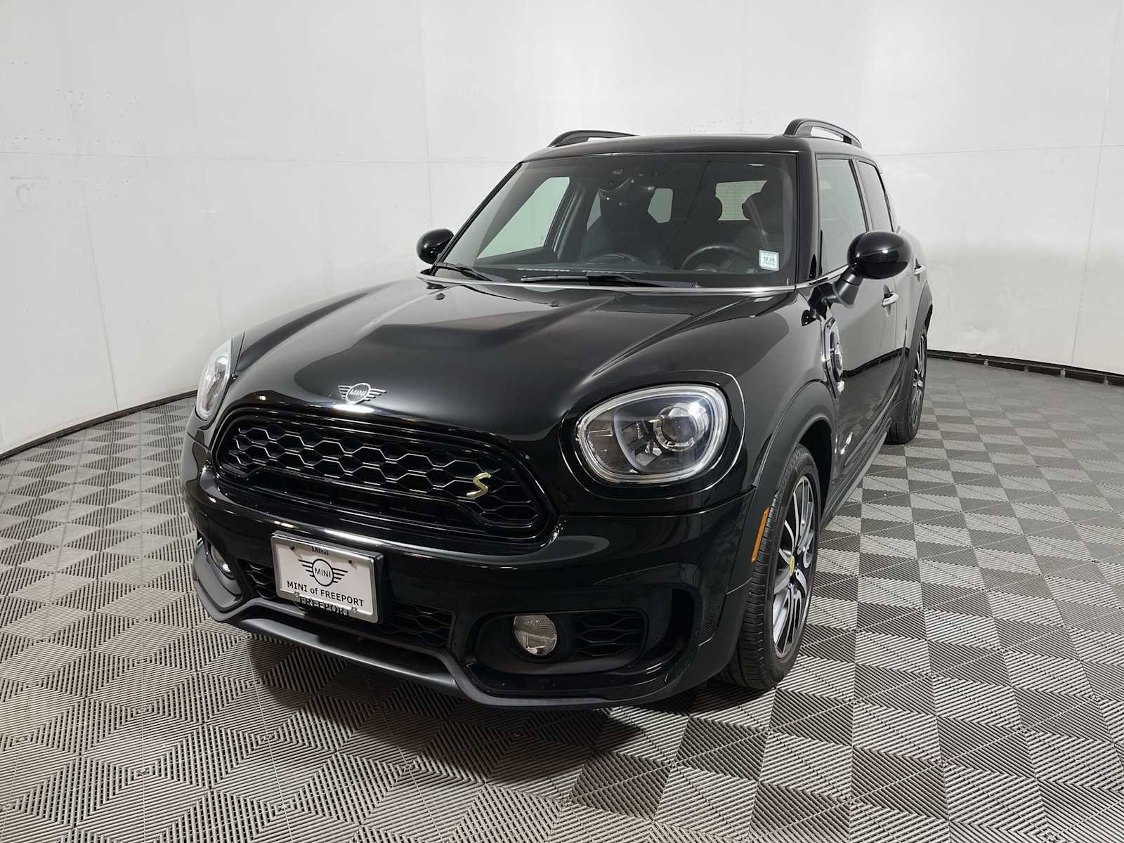 Used 2019 MINI Cooper Countryman SE w/ Signature Upholstery Package image 3