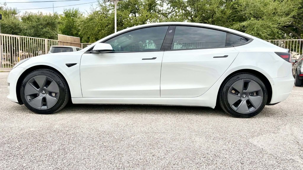 Used 2022 Tesla Model 3 Long Range AWD/4WD image 8